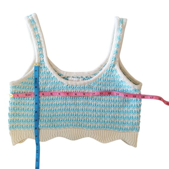 LA Hearts Lovely Blue Cream Cropped Sweater Tank Top Scalloped Hem Med - Picture 9 of 11
